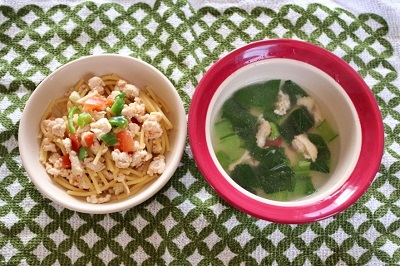 豆腐と鶏肉のミートパスタ・小松菜の軟骨スープ